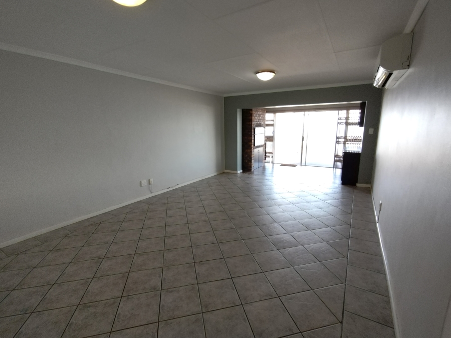 7 Bedroom Property for Sale in Wavecrest Eastern Cape